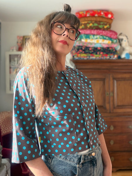 Blusjacka i prickig manchester