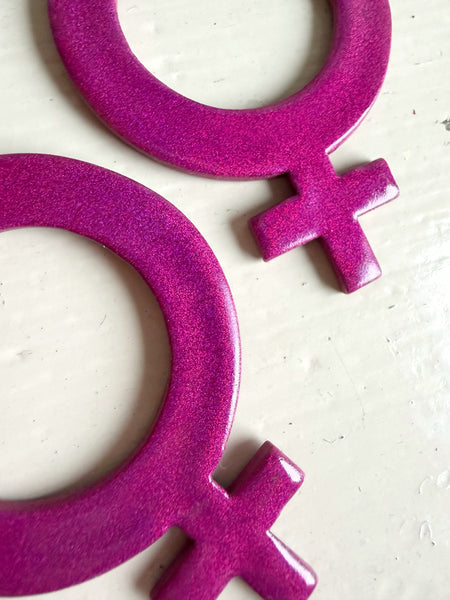 Örhängen, stora kvinnotecken violetta