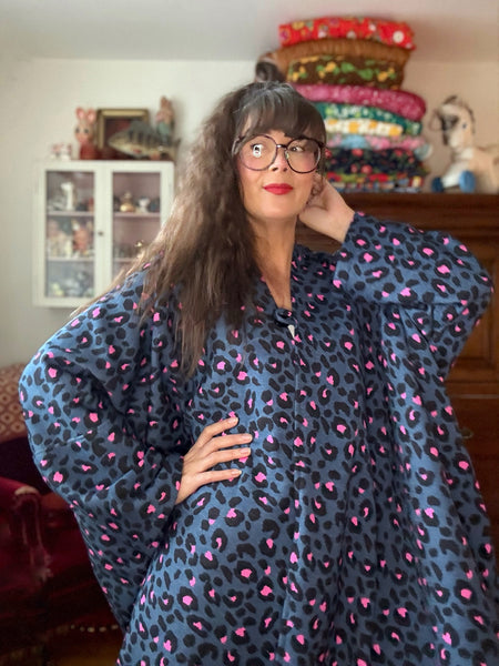 Sjok / kaftan i collagetyg med leopardmönster