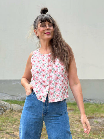 Ärmlös blus med blommor & broderi