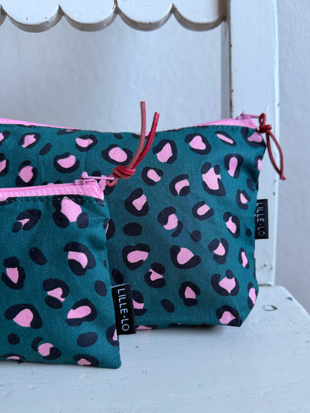 Börs i blågrönt & rosa leopardmönster