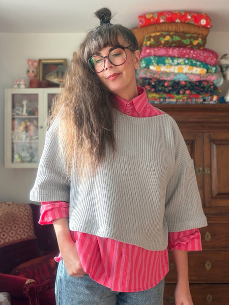 Stickad tröja ljusgrå