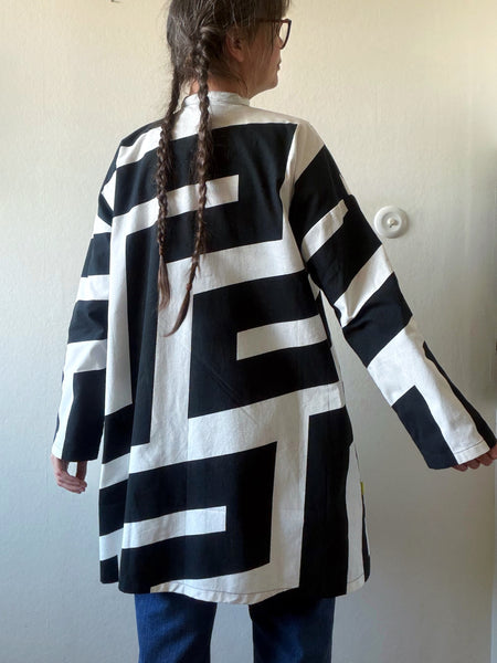 Kappa i återbrukad bomull, svartvit. Stl M