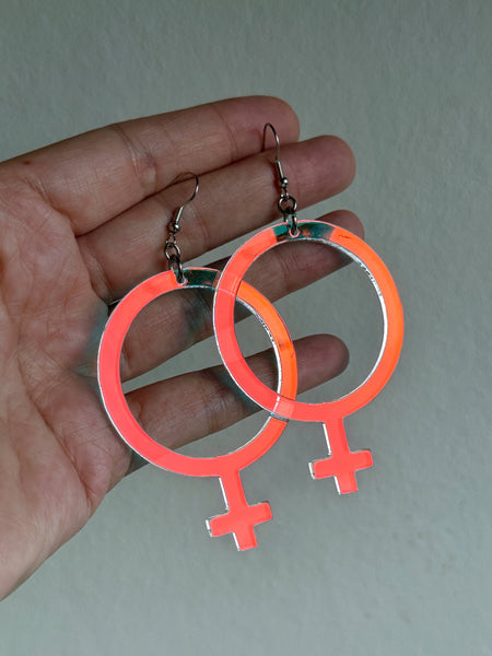 Örhängen, holografiska kvinnotecken