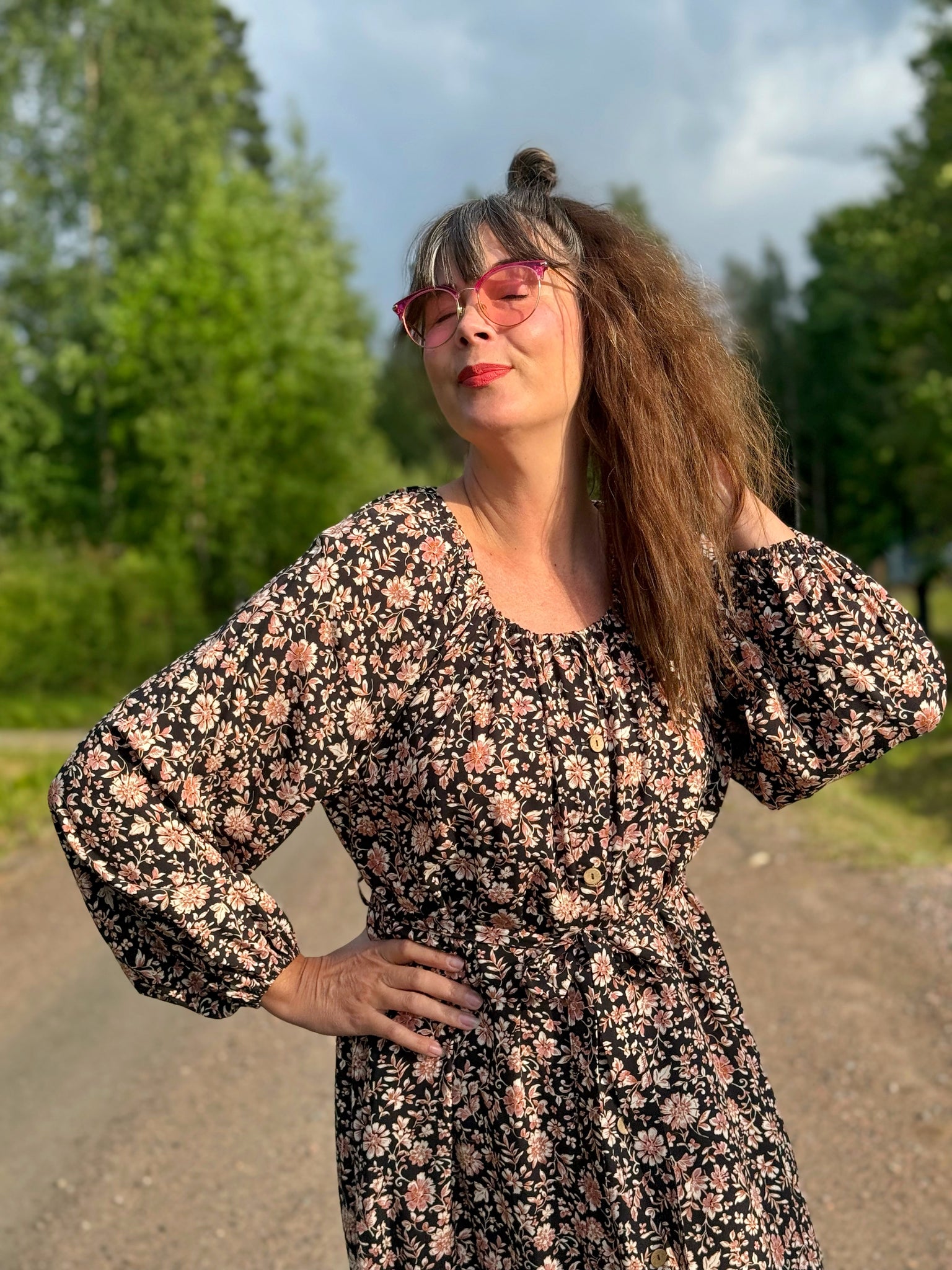 Långklänning svart med beiga blommor