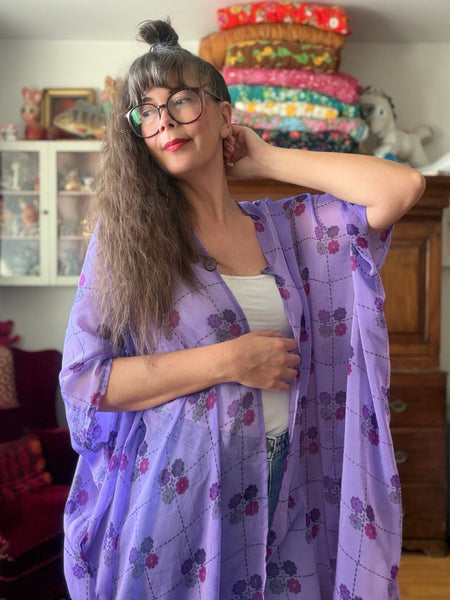 Sjok / kaftan av återbrukat tyg i lila nyanser