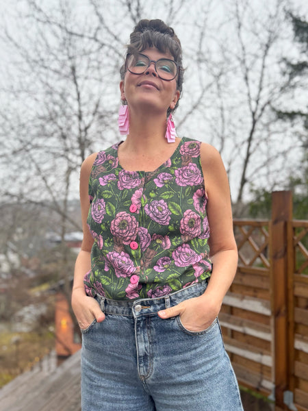 Ärmlös blus i linne i rosa & grönt