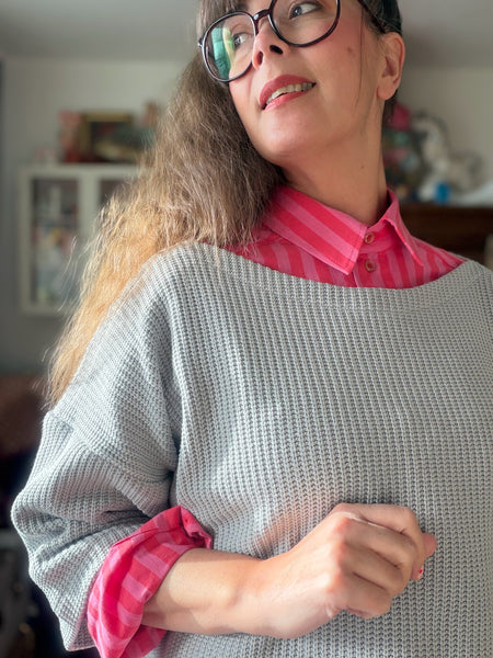 Stickad tröja ljusgrå