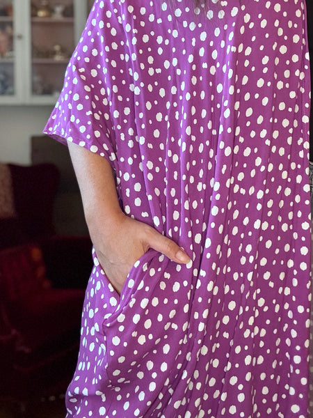 Sjok / kaftan lila med vita prickar