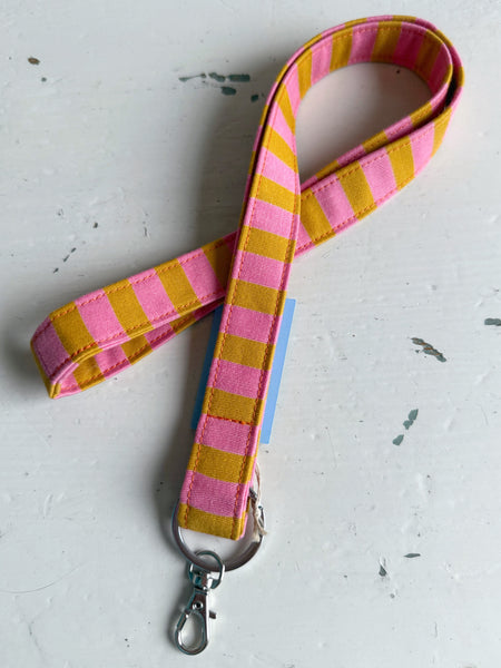 Nyckelband i randigt vintagetyg