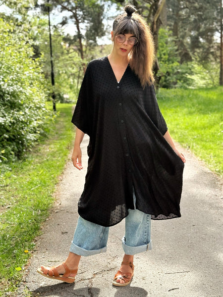 Sjok / kaftan med knappar hela vägen, helsvart