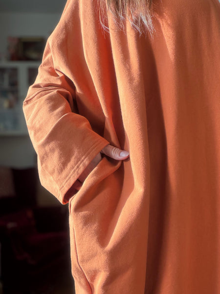 Gos-sjok / kaftan i collagetyg tegelfärgat