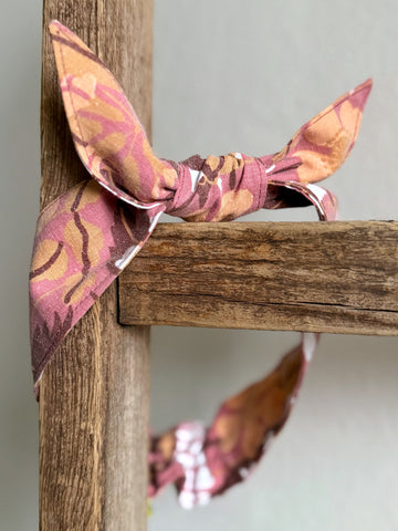 Hårband i gammelrosa vintagetyg