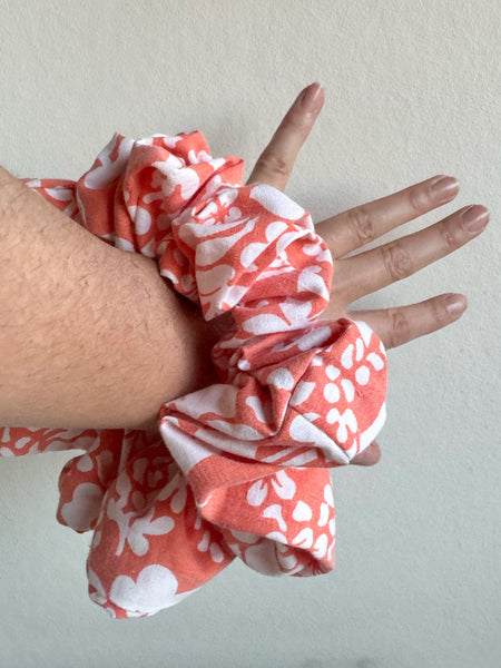 Scrunshie i orange vintagetyg