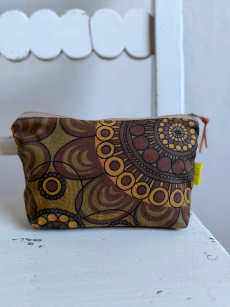 Necessär i vintagetyg i bruna nyanser