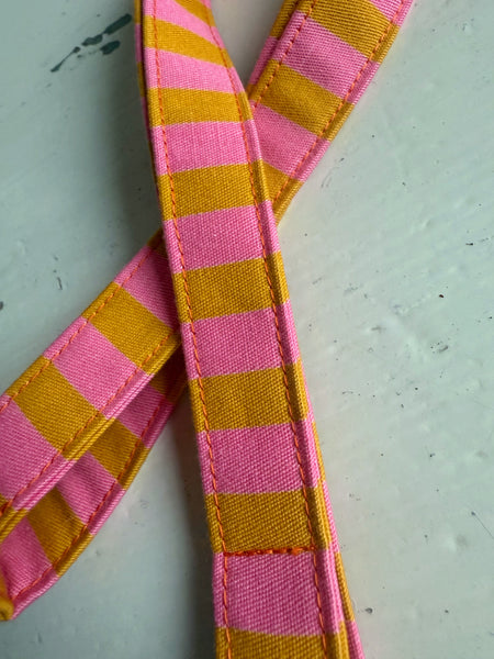 Nyckelband i randigt vintagetyg