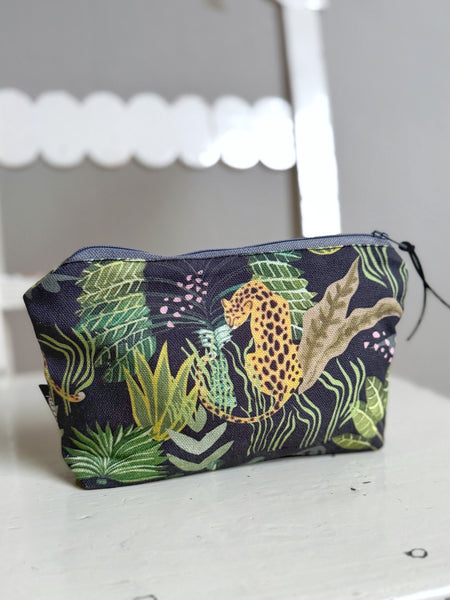 Necessär med leoparder