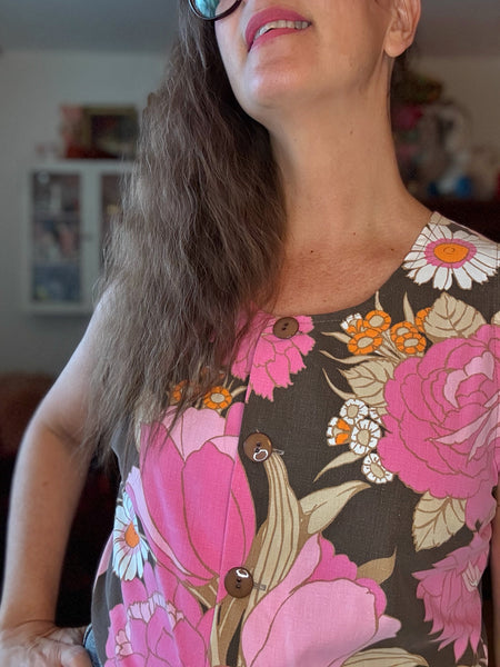 Ärmlös blus i brunt & rosa vintagetyg