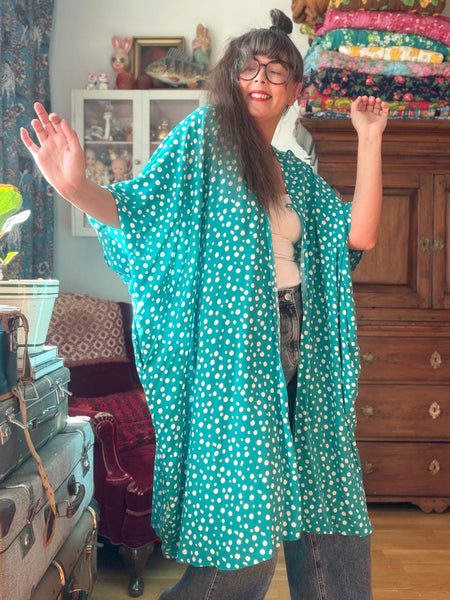 Sjok / kaftan i prickig viskos