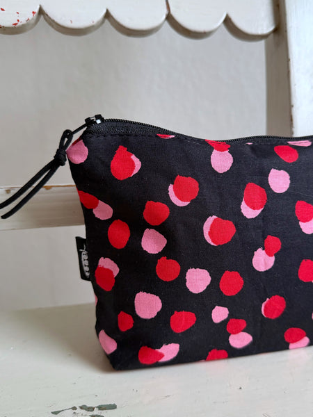 Necessär med prickar