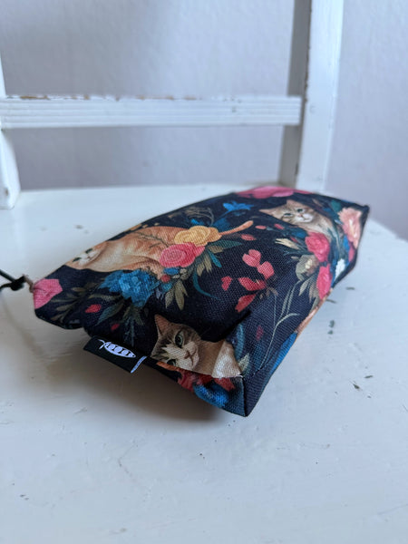 Necessär med katter & blommor