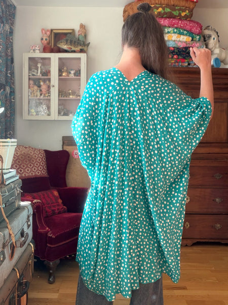 Sjok / kaftan i prickig viskos