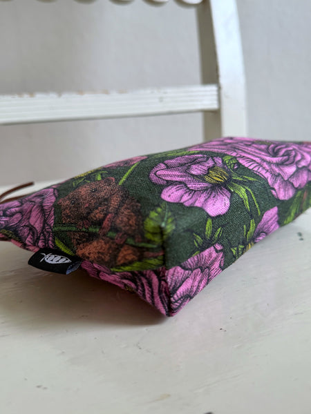 Necessär med blommor & möss