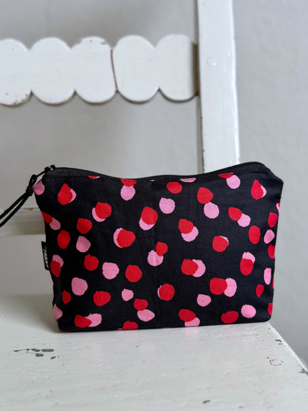 Necessär med prickar