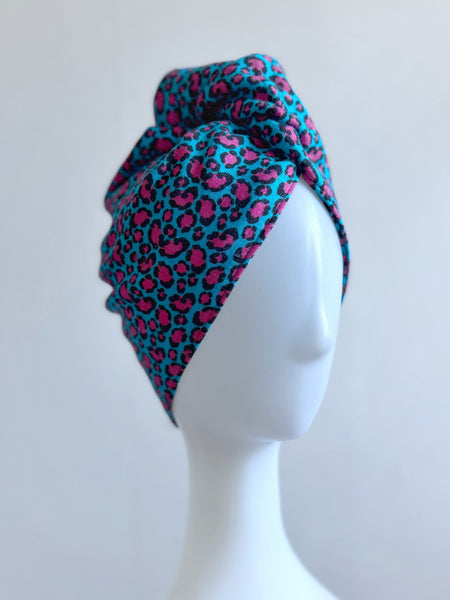 Turban med leopardmönster i turkost & rosa