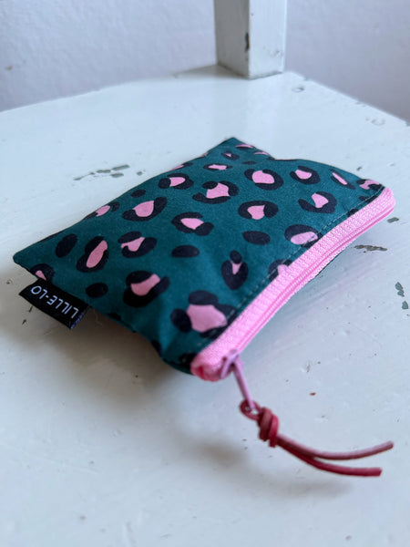 Börs i blågrönt & rosa leopardmönster