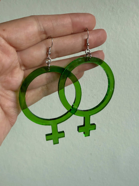 Örhängen, gröna kvinnotecken