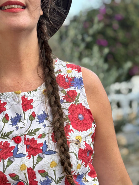 Ärmlös blus med sommarblomster