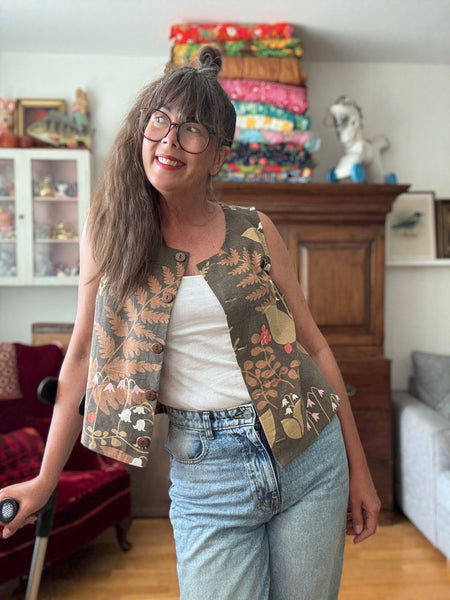 Ärmlös blus i brunt vintagetyg