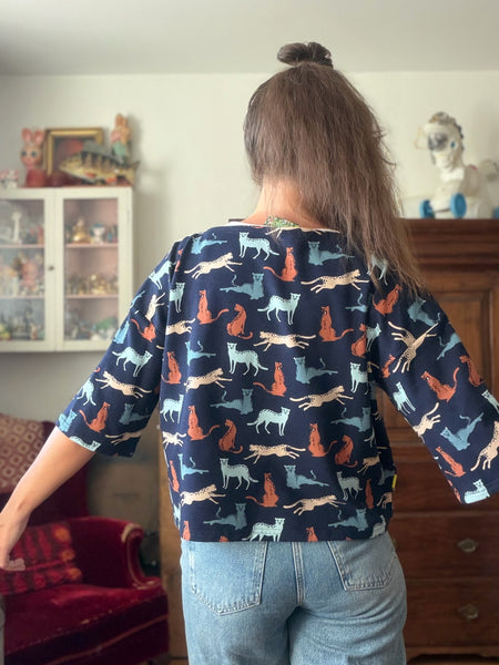 Tröja i collagetyg med leoparder