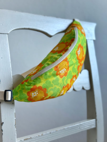 Magväska med orange blommor