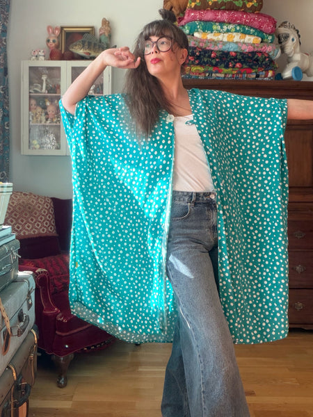 Sjok / kaftan i prickig viskos