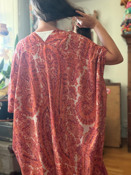 Extra långt sjok / kaftan i viskos med paisleymönster