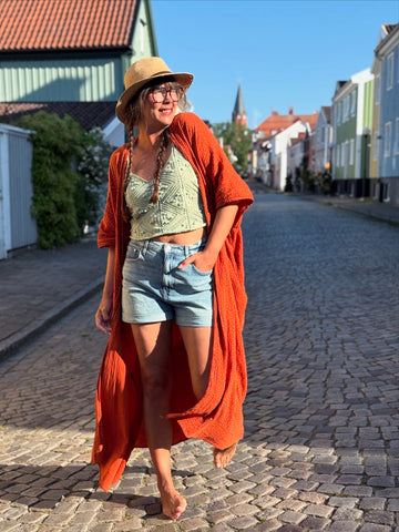 Extra långt sjok / kaftan tegel med vita prickar