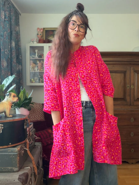 Städrock i bomullsmuslin med rosa leopardmönster