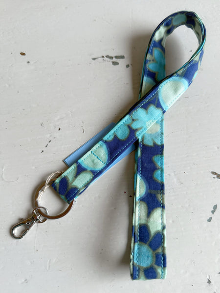Nyckelband i blått vintagetyg