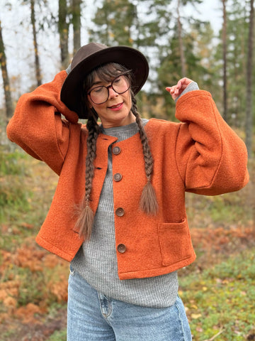 Kort jacka / kavaj i tegelfärgad ull