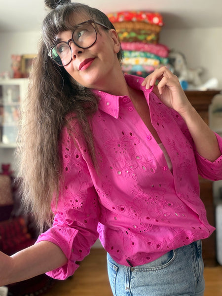 Skjorta i cerise brodyr & bomull