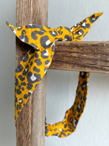 Hårband med leopardmönster