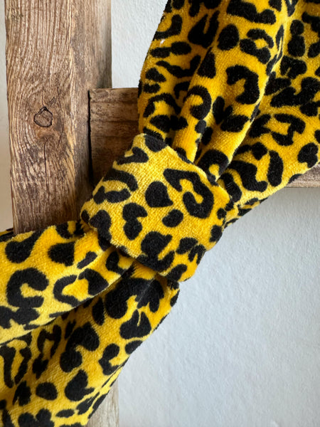 Hårband i leopardmönstrad velour