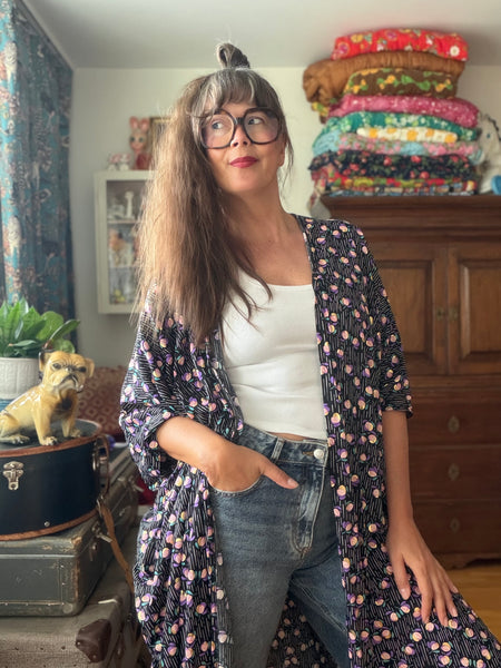 Extra långt sjok / kaftan i viskos med guld & lila blommor