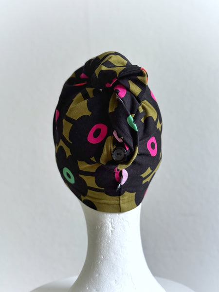 Turban, jersey med svarta blommor