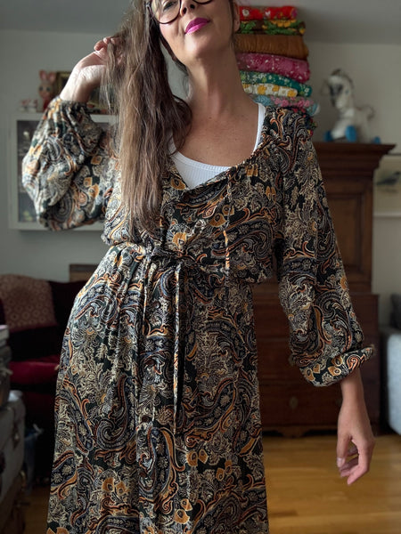 Långklänning mörkgrön med paisley & guld