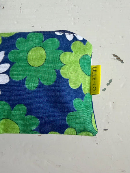 Börs, blå med gröna blommor
