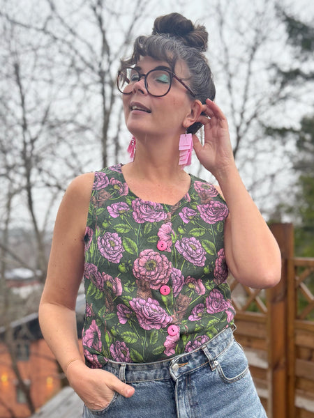 Ärmlös blus i linne i rosa & grönt