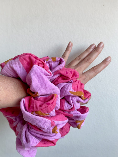 Scrunshie med jordgubbar